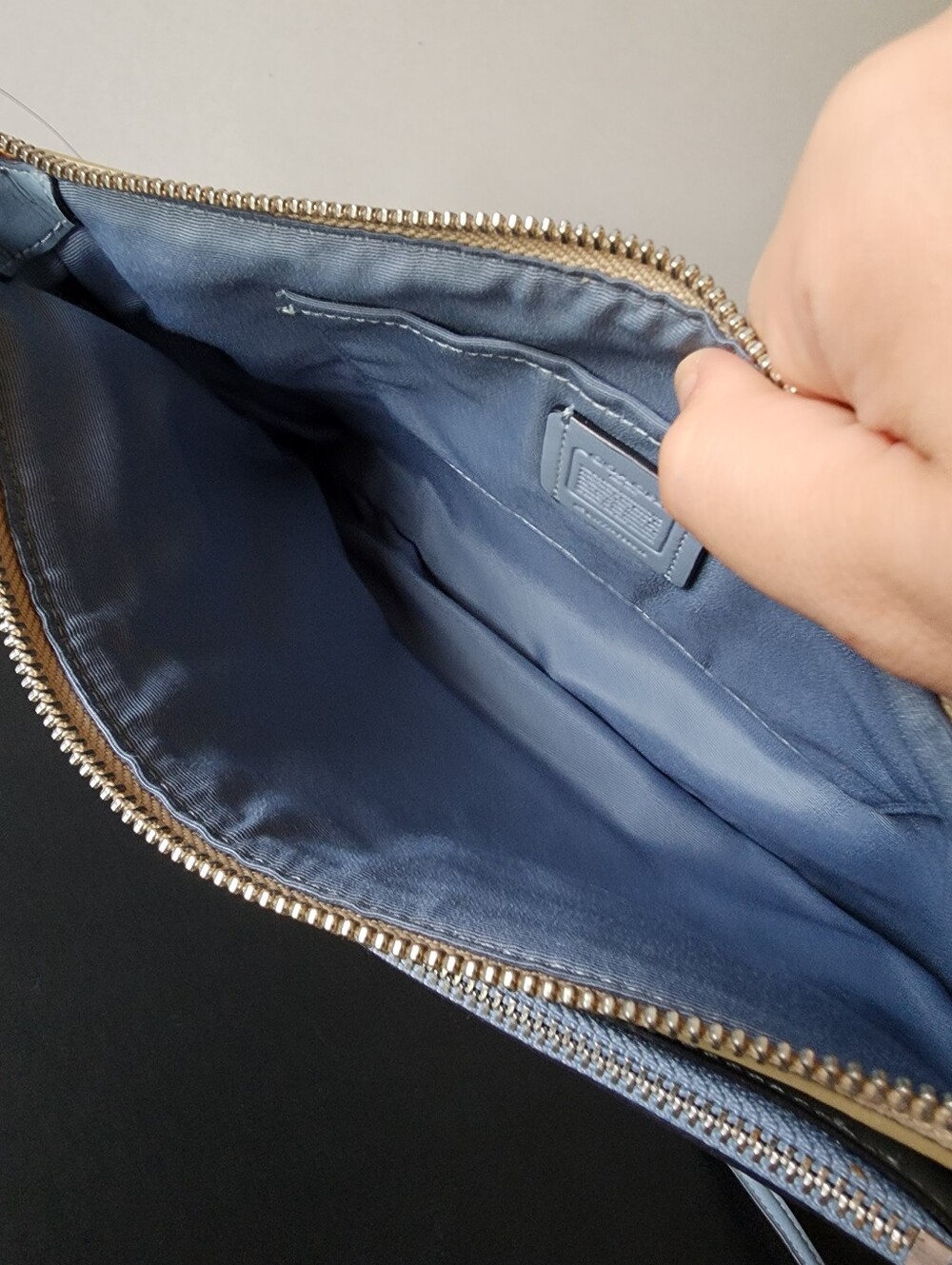 SOLD✨️NWT✨️ Coach Signature East West Pop Crossbody With Pouch, 2017, $228 MSRP - Picture 6 of 9